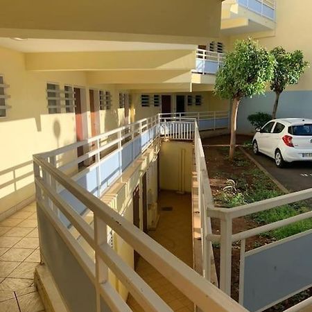 Petit Prix Et Grand Confort A Saint Gilles Les Bains Exterior photo